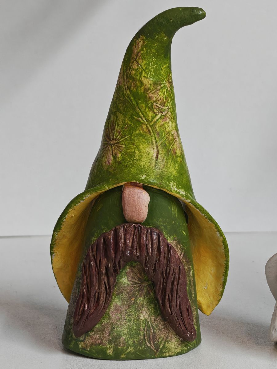 Dry clay pottery gnome